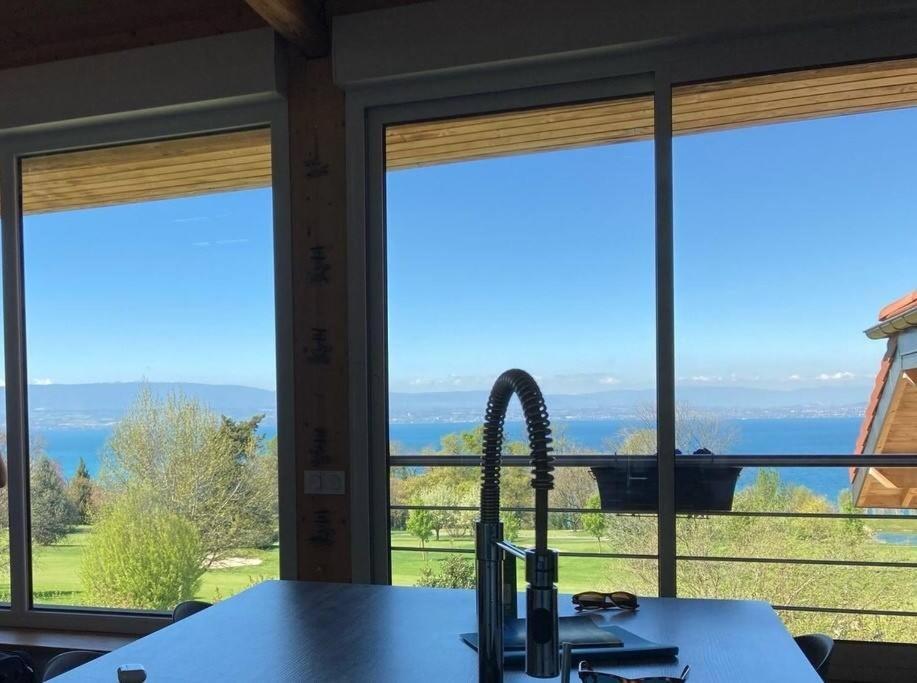 Appartement Vue Sur Le Golf Et Le Lac Leman Publier Luaran gambar