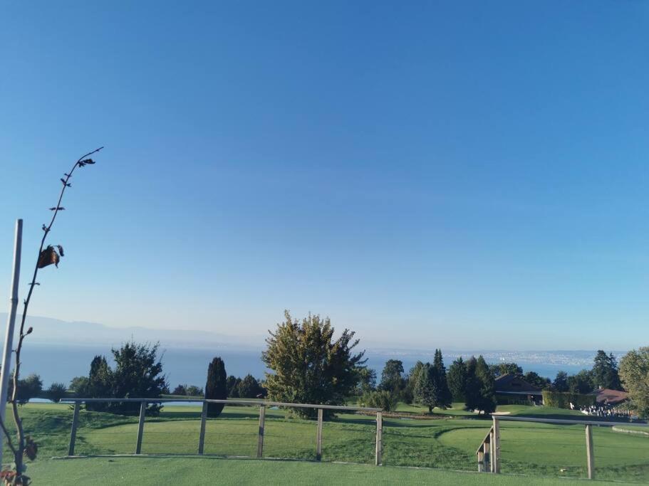 Appartement Vue Sur Le Golf Et Le Lac Leman Publier Luaran gambar